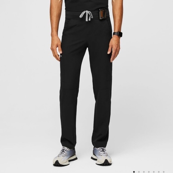Figs Men’s Technical Collection Cargo Scrub Pants - Picture 1 of 5
